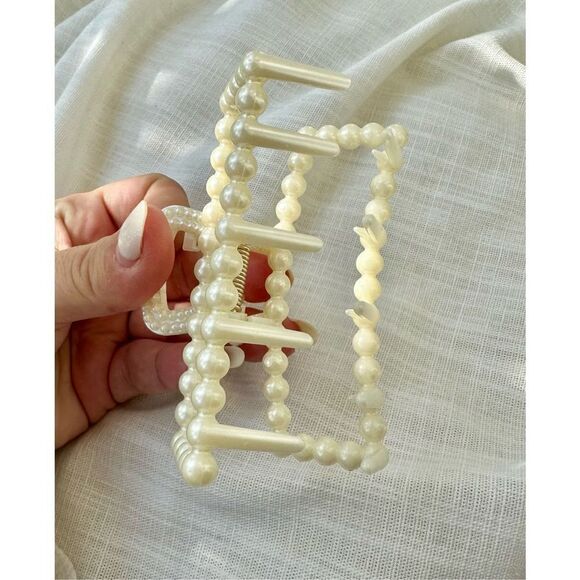 Faux pearl square hair claw - Picture 2 of 2